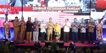 Asisten Ekbang Buka Seminar Ketahanan Pangan di Provinsi Kalteng Tahun 2023