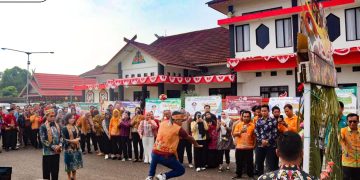 Tiba di Murung Raya, Pj Bupati Disambut Lawang Sakepeng
