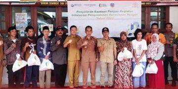 Pemkab Mura Salurkan Bantuan Pangan
