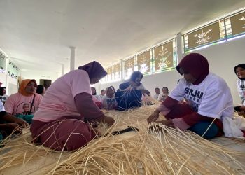 Tingkatkan Ekonomi Kreatif, Srikandi Ganjar Beri Pelatihan Menganyam Untuk Mak-Mak di Kalteng