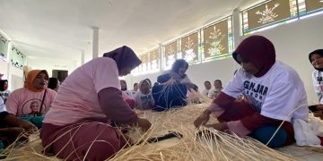 Tingkatkan Ekonomi Kreatif, Srikandi Ganjar Beri Pelatihan Menganyam Untuk Mak-Mak di Kalteng