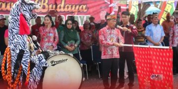 Bupati Murung Raya Lepas Peserta Karnaval Budaya