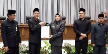 Pj Bupati Barito Utara Sampaikan Pidato Pengantar Terhadap 2 Raperda Kepada Pihak DPRD Barito Utara