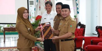 Gubernur Sugianto Sabran Serahkan DIPA dan Alokasi TKD TA. 2024 di Provinsi Kalteng
