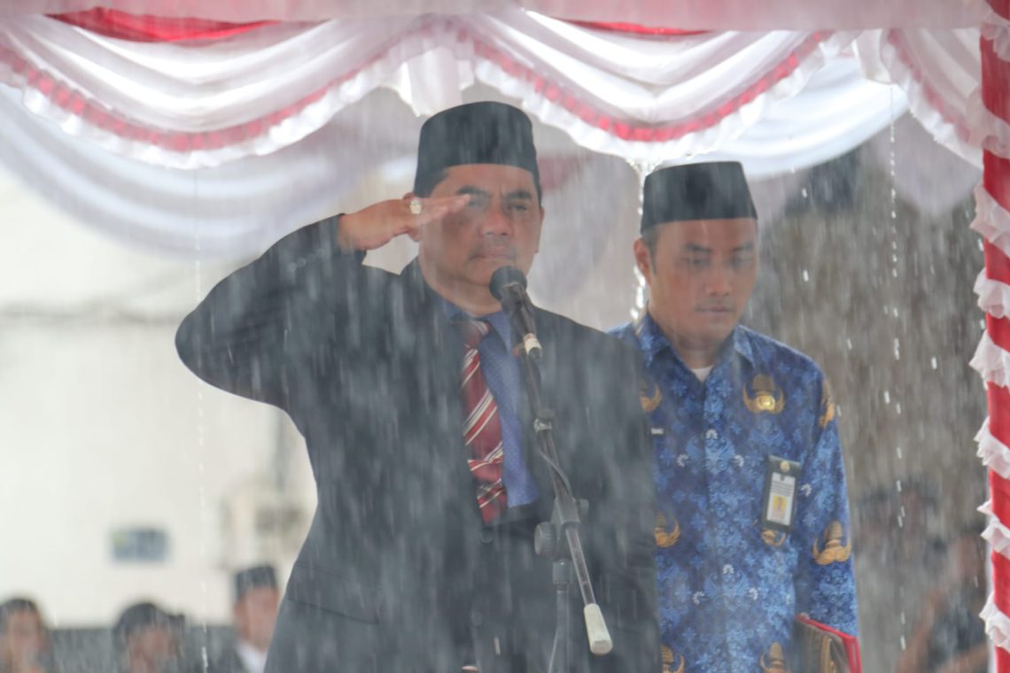 Upacara Peringatan Hari Bakti Pekerjaan Umum ke-78 di Halaman Kantor PUPR Prov. Kalteng