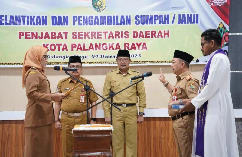 Prosesi Pelantikan dan Pengambilan Janji Jabatan Sekda Kota Palangka Raya oleh Pj. Wali Kota Palangka Raya