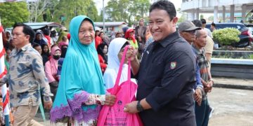 Pemprov Kalteng Serahkan 3.000 Paket Sembako di Taman Rusa Kabupaten Barsel