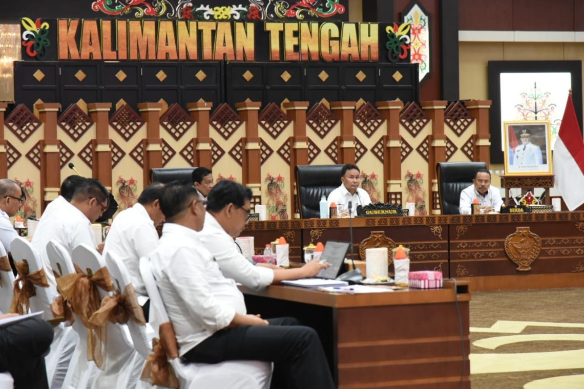 Gubernur Sugianto Sabran memimpin Rapat Evaluasi Pemerintah Provinsi Kalimantan Tengah (Pemprov Kalteng) Akhir Tahun 2023, di Aula Jayang Tingang, Kantor Gubernur, Palangka Raya Rabu (27/12/2023).  Foto :Ist