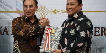 Wagub H. Edy Pratowo Terima LHP Kinerja dan DTT Semester II Tahun 2023 dari BPK