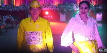 Bupati dan Istri Jadi Model Pamerkan Batik Khas Murung Raya