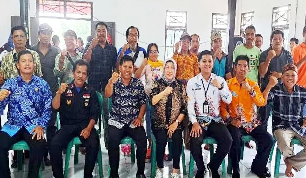 Ketua DPRD Kabupaten Barito Utara, Hj Mery Rukaini melaksanakan kegiatan reses masa sidang I di Desa Sei Rahayu I, Kecamatan Teweh Tengah, Kabupaten Barito Utara.