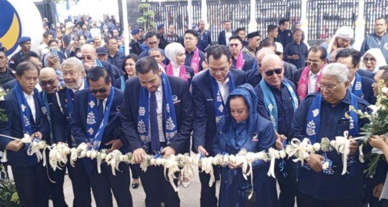 Ketua Bappilu DPP NasDem Pusat, Prananda Surya Paloh, meresmikan Rumah Restorasi DPW Partai NasDem di Jalan Adonis Samad Palangka Raya, Senin (11/12/2023). . Foto : Ari