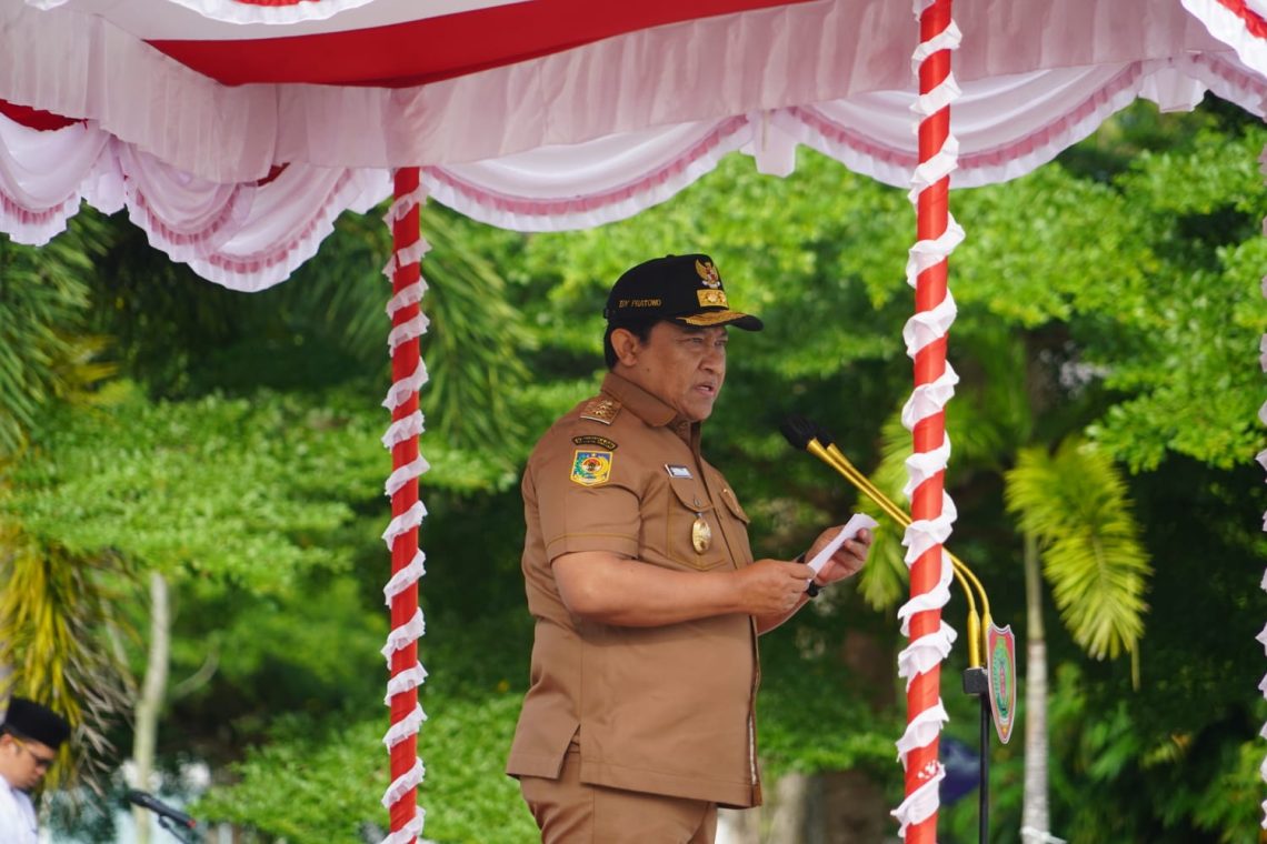 emprov. Kalteng gelar Apel Besar di Halaman Kantor Gubernur Kalteng, Selasa (2/1/2024). Apel dipimpin oleh Wakil Gubernur (Wagub) Kalteng, H. Edy Pratowo. 