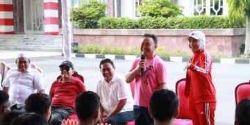 Gubernur Sugianto Sabran Serahkan Bantuan Sosial Bagi Perwakilan Mahasiswa di Kalteng