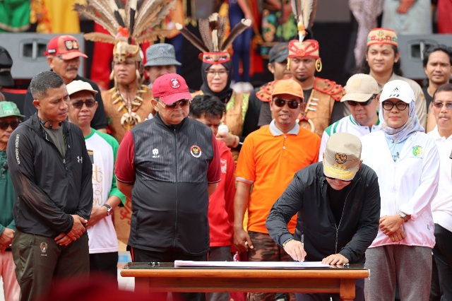 Deklarasi Pemilu Damai 2024 se-Kalteng di Bundaran Besar Palangka Raya, Minggu (4/2/2024) pagi. Foto: bidhumas polda kalteng