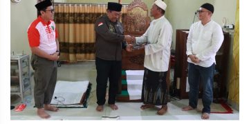 Gubernur Kalteng Berikan Bantuan Uang Tunai Pribadi untuk Pengurus Masjid Besar Ar-Rahman Jihi Kec Pematang Karau Kab Bartim