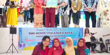 Batik Nusantara Warnai Perpisahan dan Pelepasan Siswa SMKN 1 Palangka Raya