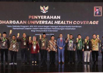 Wapres Ma’ruf Amin Berikan Penghargaan UHC Awards Kepada 493 Kepala Daerah