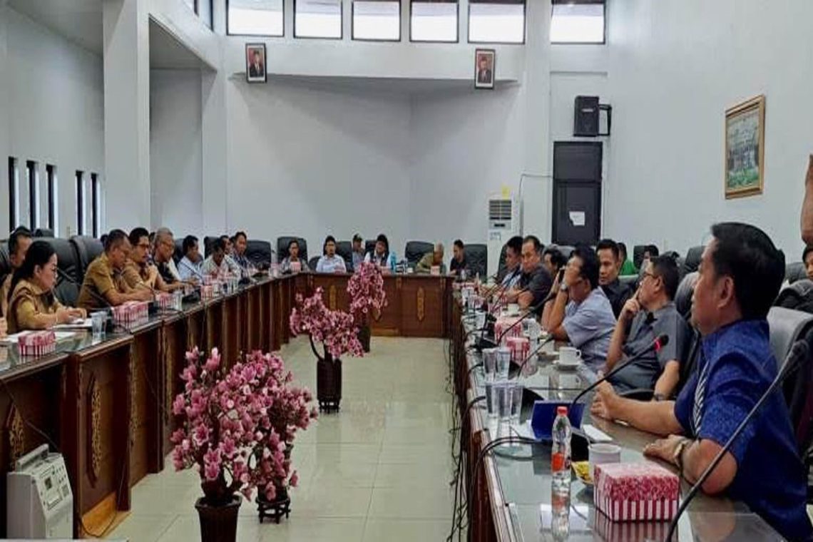 (Sumber: Istimewa) DPRD Barito Utara bersama pemkab setempat menggelar RDP dengan PT Kimia Yasa terkait kondensat dan perizinan PT Kimia Yasa