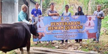 Ketua DPRD Barito Utara serahkan tiga sapi kurban ke Setwan