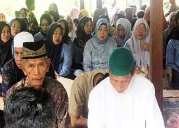 Ketua DPRD Barut hadiri haul Datu Mangkomot di Benangin I