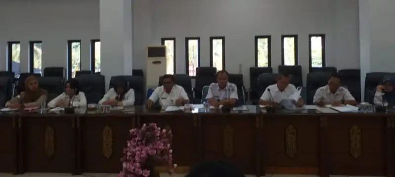 Suasana RDP DPRD Barut bersama Koperasi Byna Mitra Desa Sikui dengan PT AGU PT DSN. (foto/istimewa)