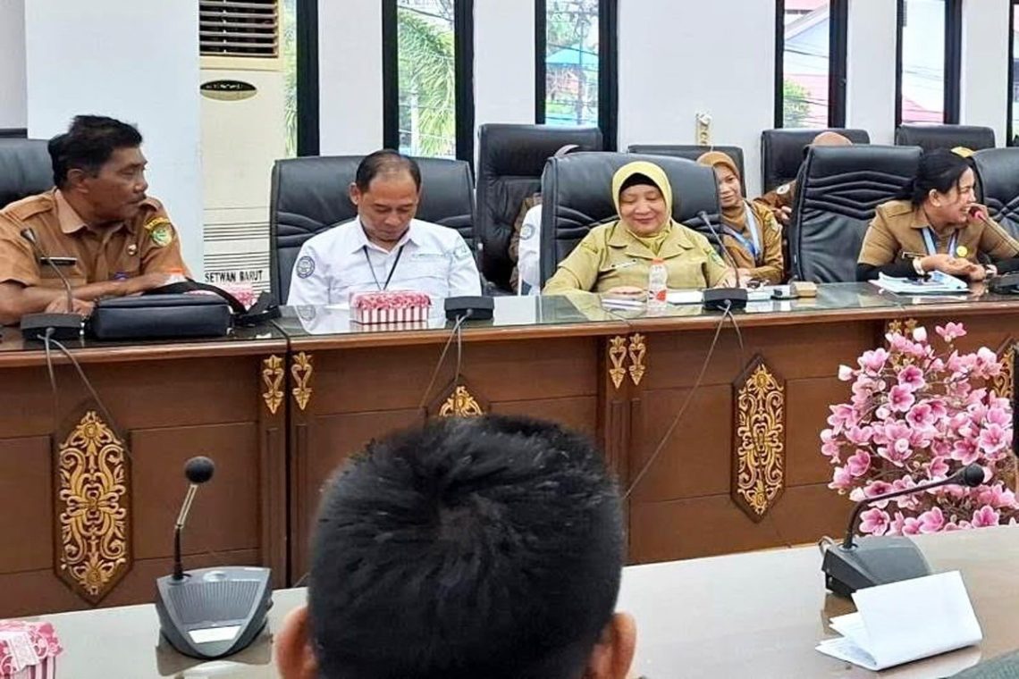 (Sumber: Istimewa) Rapat Dengar Pendapat DPRD Barut bersama Dinkes dan Fasilitator Layanan Kesehatan Setempat