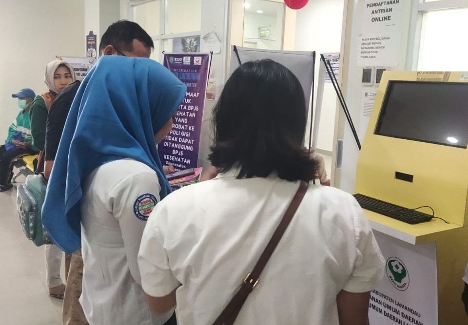 Untuk memberikan kemudahan dan kecepatan pelayanan kesehatan di RSUD Lamandau, Kalimantan Tengah mulai September 2024 menerapkan antrean online yang terhubung ke aplikasi Mobile JKN, Senin (02/09/2024) Foto : Ist