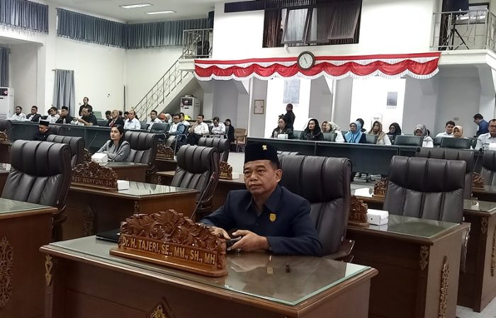 Sebanyak 11 Anggota DPRD Barut tidak hadir dalam rapat Paripurna sehingga rapat tidak qourum