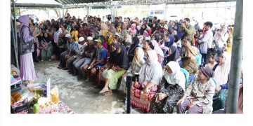 Warga Puruk Cahu Seberang Antusias Sambut Kedatangan Gubernur Buka Pasar Murah