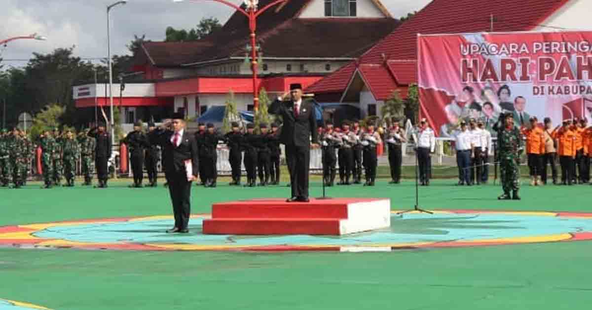 Asisten I Setda Mura Pimpin Upacara Peringatan Hari Pahlawan