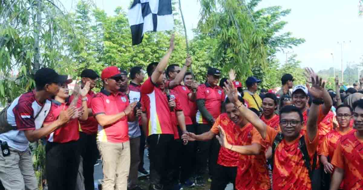 Antusias Masyarakat Ikuti Jalan Sehat Hari Jadi Ke-22 Kabupaten Mura