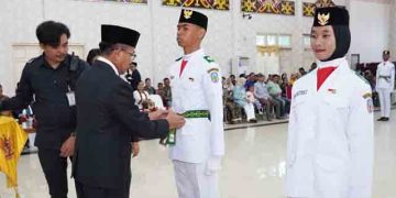 Pengukuhan Anggota Paskibraka oleh Pj Bupati Mura