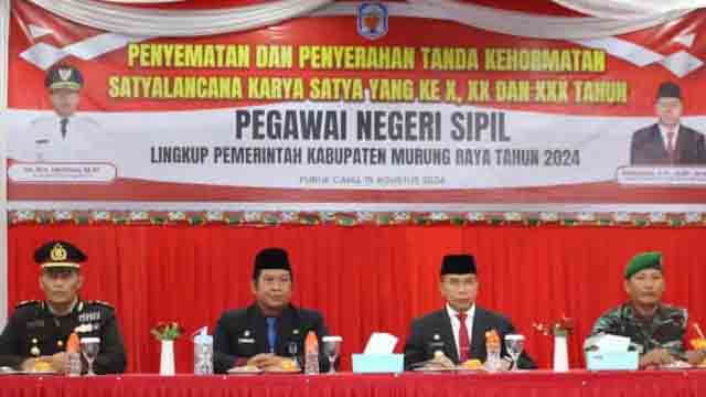 Penyematan Satyalencana Karya Satya kepada 40 ASN Kabupaten Mura