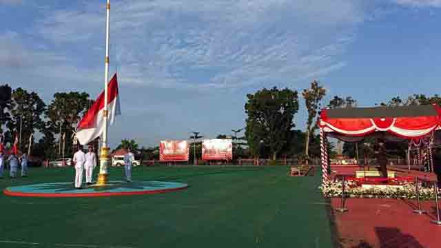 Kajari Mura Pimpin Upacara Penurunan Bendera HUT Kemerdekaan RI ke-79