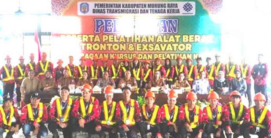 Asisten Setda III Mura Lepas Peserta Pelatihan Alat Berat Tronton dan Excavator