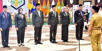 Gubernur Serahkan SK Perpanjangan Pj Wali Kota dan 5 Pj Bupati