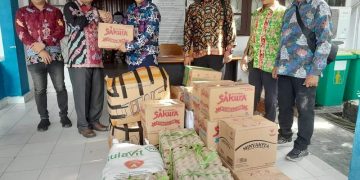 Sekretariat DPRD Kapuas Serahkan Bantuan Korban Terdampak Kebakaran