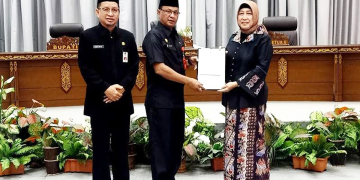 Pemkab Sampaikan Jawaban Terhadap Pandangan Umum Fraksi DPRD Barut