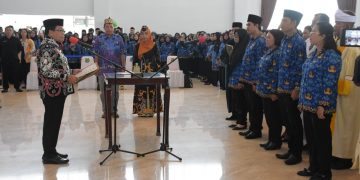 Pj Bupati Kapuas Lantik PPPK Formasi Tenaga Pendidikan dan Kesehatan