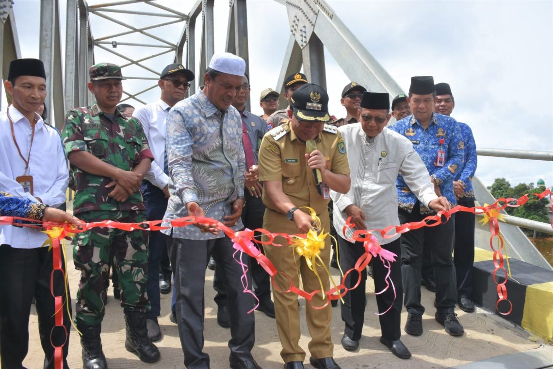 Peresmian jembatan Pasar Senin di Desa Anjir Serapat Tengah, Kilometer 11, Kecamatan Kapuas Timur, Senin (3/6/2024)