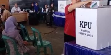 Waket I DPRD Kapuas Mencoblos di TPS 008 Selat Barat