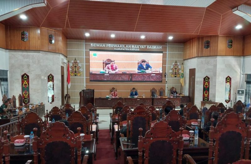 Rapat Paripurna Ke-5 Masa Persidangan II tahun sidang 2024, bertempat di ruang paripurna DPRD Kapuas pada Kamis (2/5/2024)