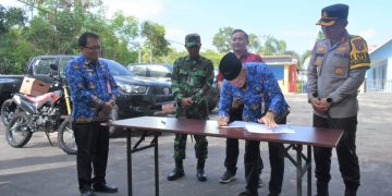 Pemkab Kapuas Serahkan Bantuan Kendaraan Operasional Lapangan Kepada APH