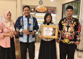 Komisioner KI Kalteng Dampingi Wagub Terima Anugerah Keterbukaan Informasi Publik di Jakarta