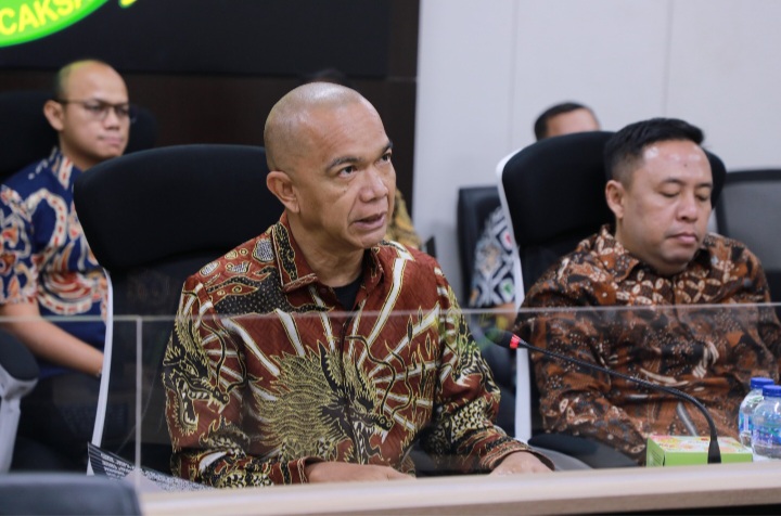 Jaksa Agung Muda Bidang Intelijen Prof. Reda Manthovani (kiri) mensosialisasiksn Rancangan Peraturan Presiden tentang Penertiban Kawasan Hutan (RPerpres PKH). Foto: puspenkum kejagung