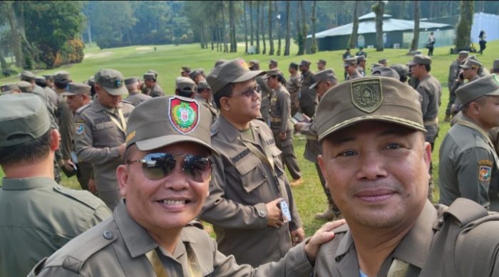 Bupati Kabupaten Barsel , H. Eddy Raya Samsuri,, saat bersama Gubernur Kalteng, H.Agustiar Sabran di Akmil, Magelang,Jawa Tengah, Jumat (21/2/2025). Foto : Ist