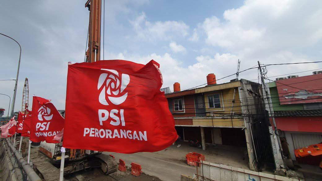 Bendera Partai Solidaritas Indonesia (PSI). Foto: Ist.