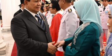 Hj. Permanasari Eddy Raya Support dan Dampingi Bupati Barsel Saat Dilantik Presiden