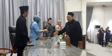 Dewan Apresiasi Kecamatan Gunung Purei Terima Sertifikat Produk Anyaman Rotan